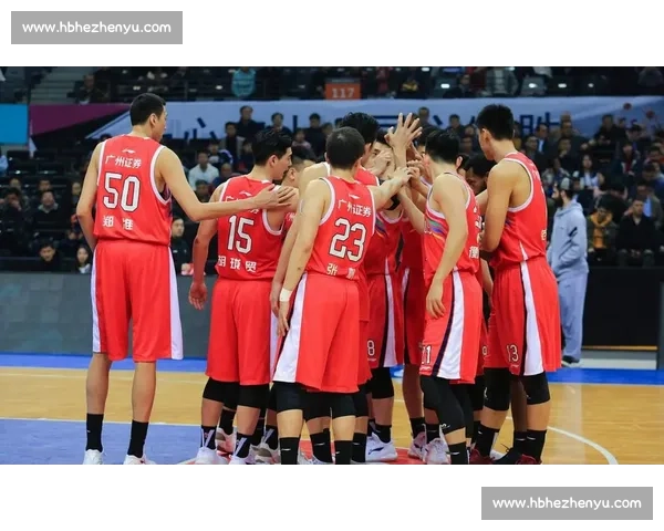 辽宁队迎战青岛队展开激烈对决 争夺季后赛宝贵名额精彩上演 辽宁队迎战青岛队展开激烈对决 争夺季后赛宝贵名额精彩上演